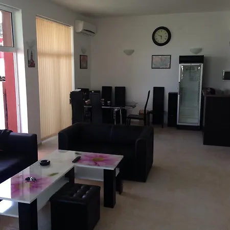 Guest house Eleonora Beach 2*